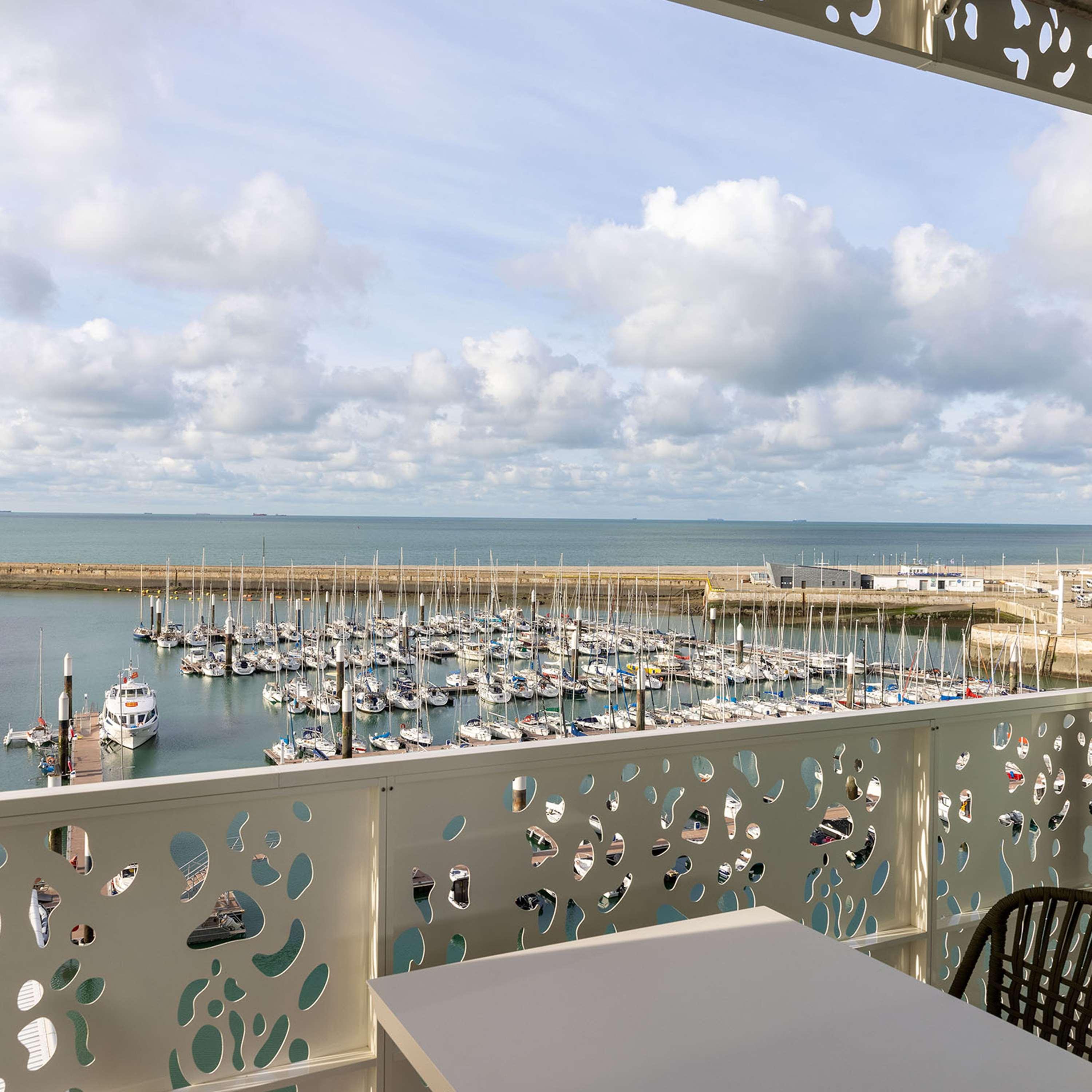 Hilton Garden Centre Hotel