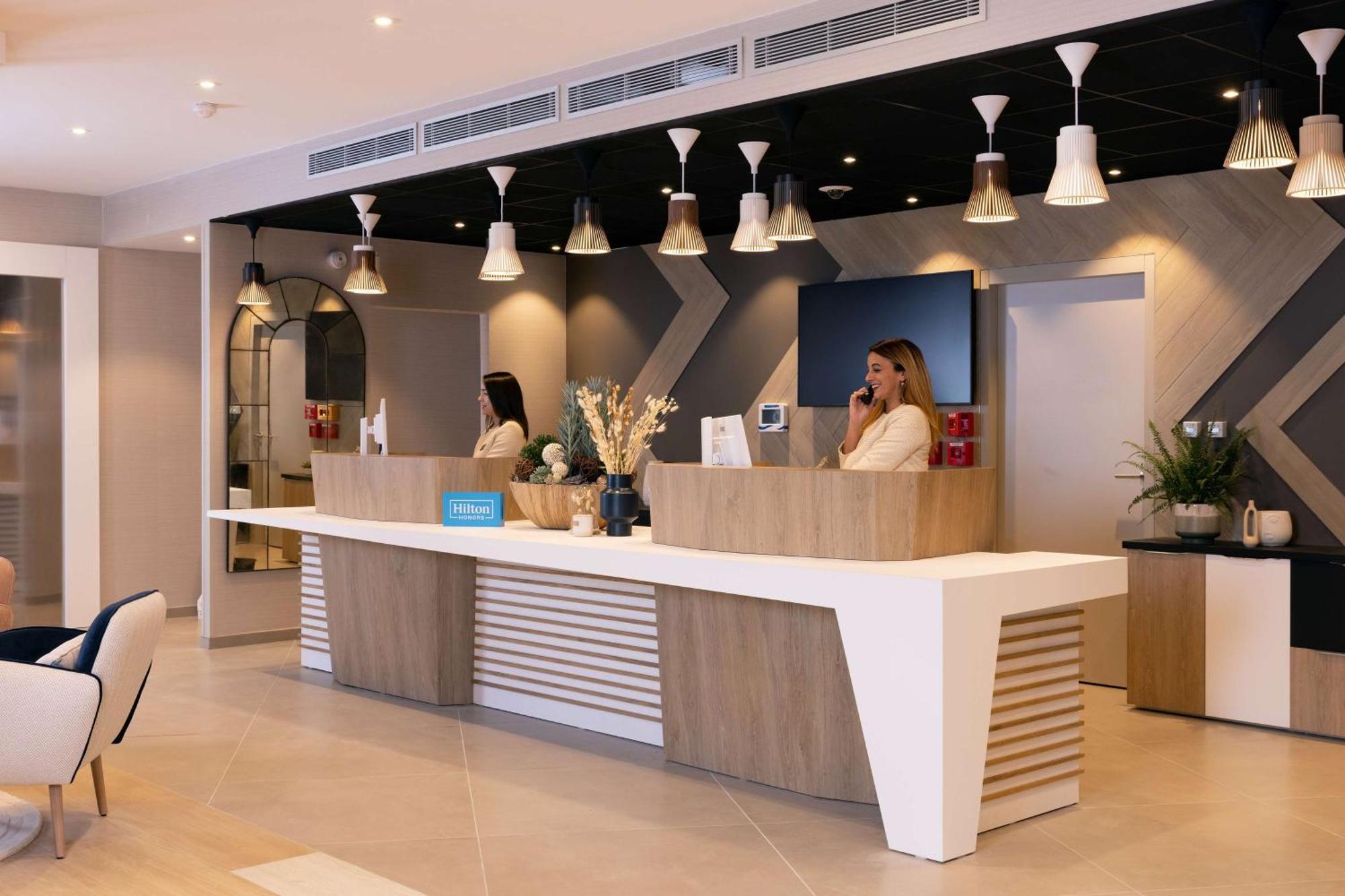 Hilton Garden Centre Hotel 4*